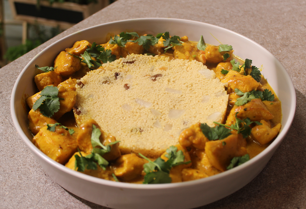 Brochetas de pollo al curry con coco